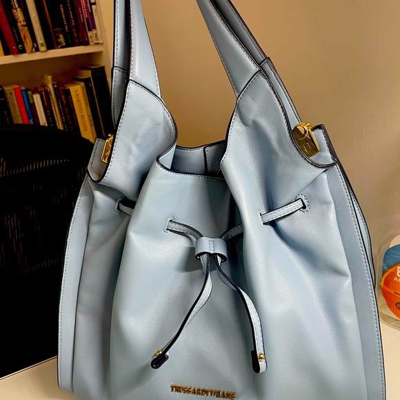 I bought this bag in Italy and only wore it once. it is extremely beautiful! - Picture 1 of 4